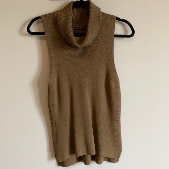 Mendocino Sleeveless Turtleneck- M - Picture 1 of 4